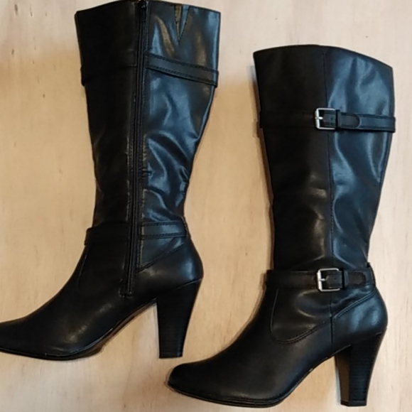comfort just makes sense Shoes - Nwot Comfort  Just  Makes. Sense Black boots